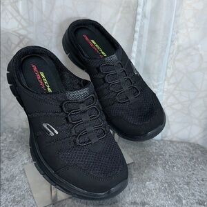 Skechers Women's Black and Gray Slip-On Sneakers